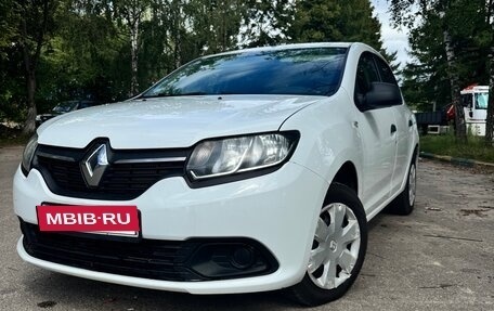 Renault Logan II, 2017 год, 655 000 рублей, 2 фотография
