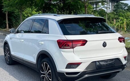 Volkswagen T-Roc I, 2022 год, 1 603 000 рублей, 2 фотография