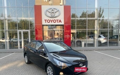 Hyundai Solaris II рестайлинг, 2021 год, 1 825 000 рублей, 3 фотография