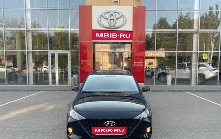 Hyundai Solaris II рестайлинг, 2021 год, 1 825 000 рублей, 2 фотография