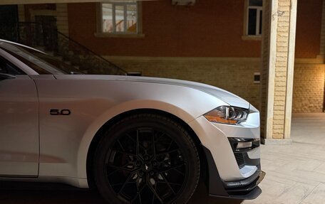 Ford Mustang VI рестайлинг, 2019 год, 3 200 000 рублей, 5 фотография