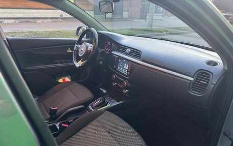 KIA Rio IV, 2018 год, 1 100 000 рублей, 8 фотография