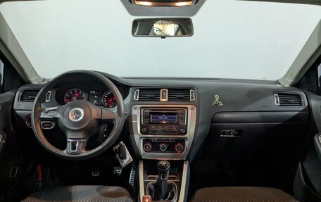 Volkswagen Jetta VI, 2014 год, 1 300 000 рублей, 21 фотография