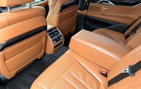 BMW 7 серия, 2018 год, 3 200 000 рублей, 21 фотография