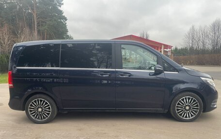 Mercedes-Benz V-Класс, 2017 год, 3 300 000 рублей, 4 фотография