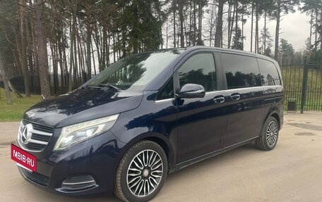 Mercedes-Benz V-Класс, 2017 год, 3 300 000 рублей, 3 фотография