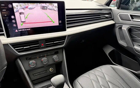 Volkswagen Tiguan II, 2023 год, 2 440 000 рублей, 9 фотография