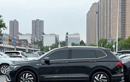 Volkswagen Tiguan II, 2023 год, 2 440 000 рублей, 6 фотография