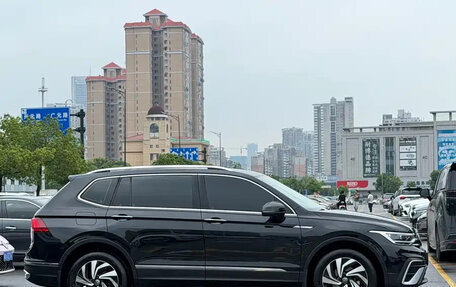 Volkswagen Tiguan II, 2023 год, 2 440 000 рублей, 4 фотография