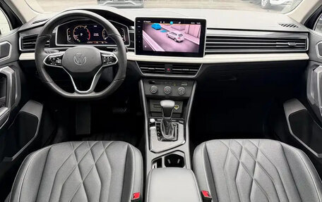 Volkswagen Tiguan II, 2023 год, 2 440 000 рублей, 7 фотография
