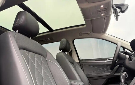 Volkswagen Tiguan II, 2023 год, 2 440 000 рублей, 11 фотография