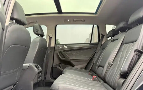 Volkswagen Tiguan II, 2023 год, 2 440 000 рублей, 12 фотография