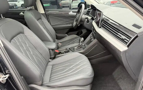 Volkswagen Tiguan II, 2023 год, 2 440 000 рублей, 10 фотография