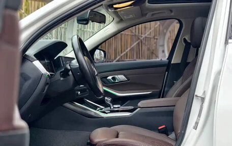 BMW 3 серия, 2023 год, 2 999 999 рублей, 9 фотография