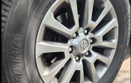 Toyota Land Cruiser Prado 150 рестайлинг 2, 2018 год, 5 250 000 рублей, 6 фотография