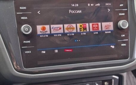 Volkswagen Tiguan II, 2020 год, 2 400 000 рублей, 3 фотография