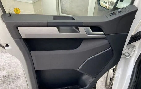 Volkswagen Multivan T6 рестайлинг, 2019 год, 4 700 000 рублей, 6 фотография