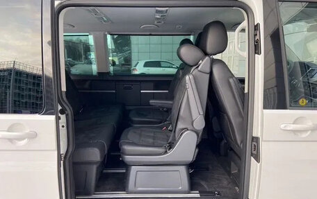 Volkswagen Multivan T6 рестайлинг, 2019 год, 4 700 000 рублей, 7 фотография