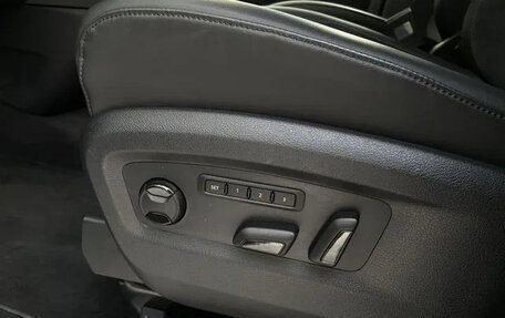 Volkswagen Multivan T6 рестайлинг, 2019 год, 4 700 000 рублей, 8 фотография