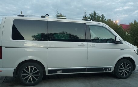Volkswagen Multivan T6 рестайлинг, 2019 год, 4 700 000 рублей, 16 фотография