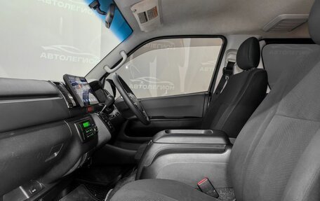Toyota HiAce H200, 2016 год, 3 500 000 рублей, 13 фотография
