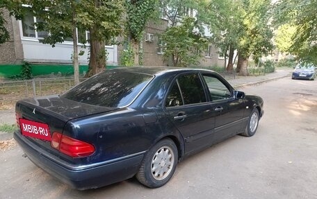 Mercedes-Benz E-Класс, 1998 год, 198 000 рублей, 3 фотография