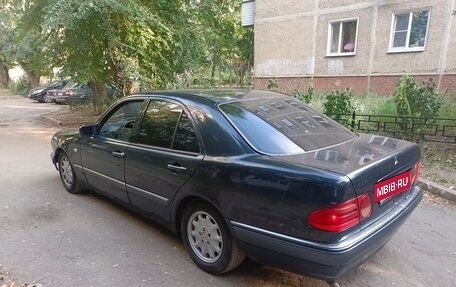 Mercedes-Benz E-Класс, 1998 год, 198 000 рублей, 4 фотография