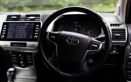 Toyota Land Cruiser Prado 150 рестайлинг 2, 2021 год, 6 100 000 рублей, 3 фотография