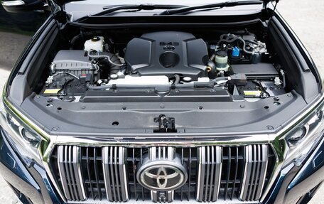 Toyota Land Cruiser Prado 150 рестайлинг 2, 2021 год, 6 100 000 рублей, 7 фотография