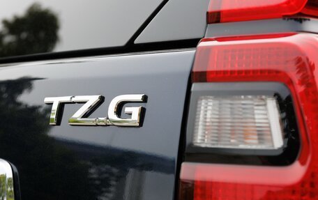 Toyota Land Cruiser Prado 150 рестайлинг 2, 2021 год, 6 100 000 рублей, 2 фотография