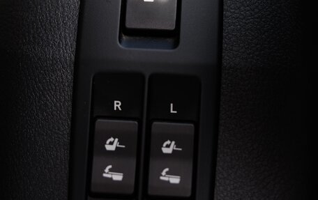 Toyota Land Cruiser Prado 150 рестайлинг 2, 2021 год, 6 100 000 рублей, 10 фотография