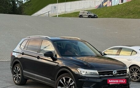 Volkswagen Tiguan II, 2019 год, 2 450 000 рублей, 3 фотография