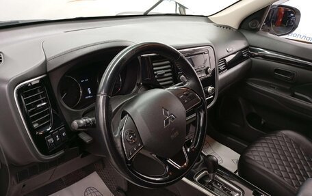 Mitsubishi Outlander III рестайлинг 3, 2021 год, 2 350 000 рублей, 6 фотография