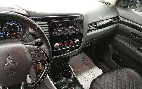 Mitsubishi Outlander III рестайлинг 3, 2021 год, 2 350 000 рублей, 8 фотография