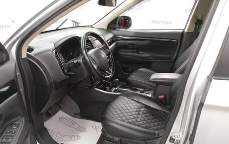 Mitsubishi Outlander III рестайлинг 3, 2021 год, 2 350 000 рублей, 9 фотография