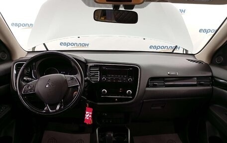 Mitsubishi Outlander III рестайлинг 3, 2021 год, 2 350 000 рублей, 5 фотография