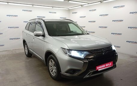 Mitsubishi Outlander III рестайлинг 3, 2021 год, 2 350 000 рублей, 2 фотография