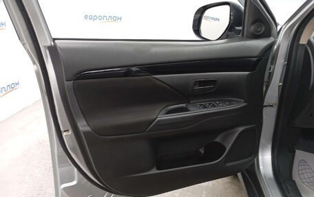 Mitsubishi Outlander III рестайлинг 3, 2021 год, 2 350 000 рублей, 10 фотография