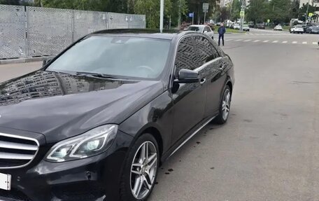 Mercedes-Benz E-Класс, 2015 год, 1 900 000 рублей, 4 фотография