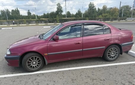 Toyota Avensis III рестайлинг, 1999 год, 366 649 рублей, 1 фотография