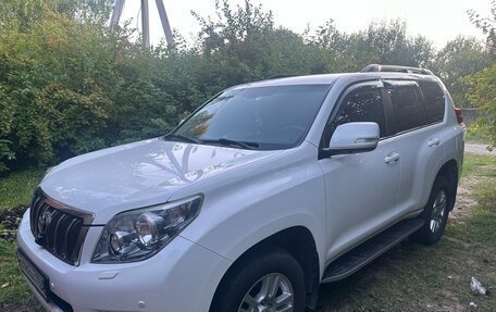 Toyota Land Cruiser Prado 150 рестайлинг 2, 2011 год, 3 000 000 рублей, 1 фотография
