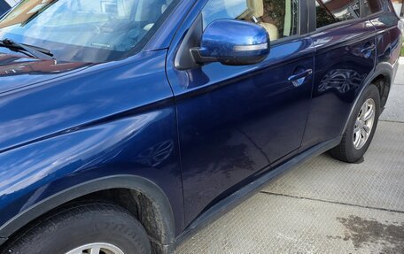 Mitsubishi Outlander III рестайлинг 3, 2014 год, 1 680 000 рублей, 1 фотография