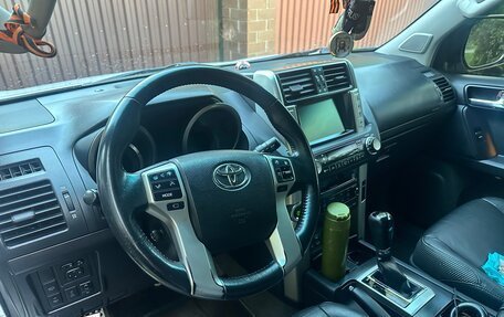 Toyota Land Cruiser Prado 150 рестайлинг 2, 2011 год, 3 000 000 рублей, 2 фотография