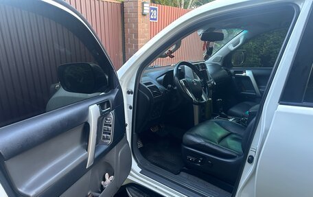 Toyota Land Cruiser Prado 150 рестайлинг 2, 2011 год, 3 000 000 рублей, 3 фотография