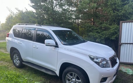 Toyota Land Cruiser Prado 150 рестайлинг 2, 2011 год, 3 000 000 рублей, 6 фотография