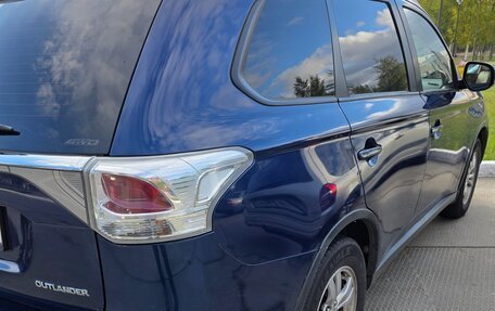 Mitsubishi Outlander III рестайлинг 3, 2014 год, 1 680 000 рублей, 8 фотография
