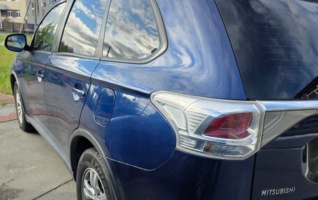 Mitsubishi Outlander III рестайлинг 3, 2014 год, 1 680 000 рублей, 12 фотография