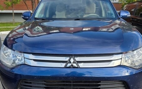 Mitsubishi Outlander III рестайлинг 3, 2014 год, 1 680 000 рублей, 9 фотография
