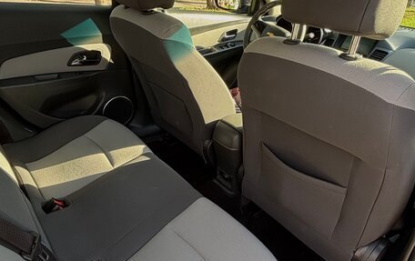 Chevrolet Cruze II, 2010 год, 830 000 рублей, 11 фотография