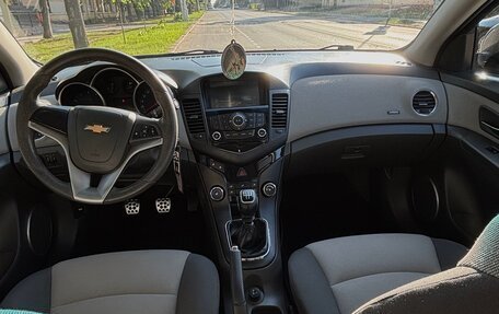 Chevrolet Cruze II, 2010 год, 830 000 рублей, 13 фотография